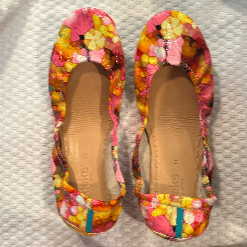 TIEKS FLATS SIZE 11 -  very gently used